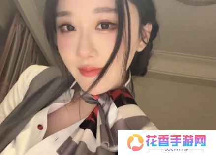 轩子巨2兔晒多张美照，称自己在酒店做兼职，衣衫花哨引网友吐槽